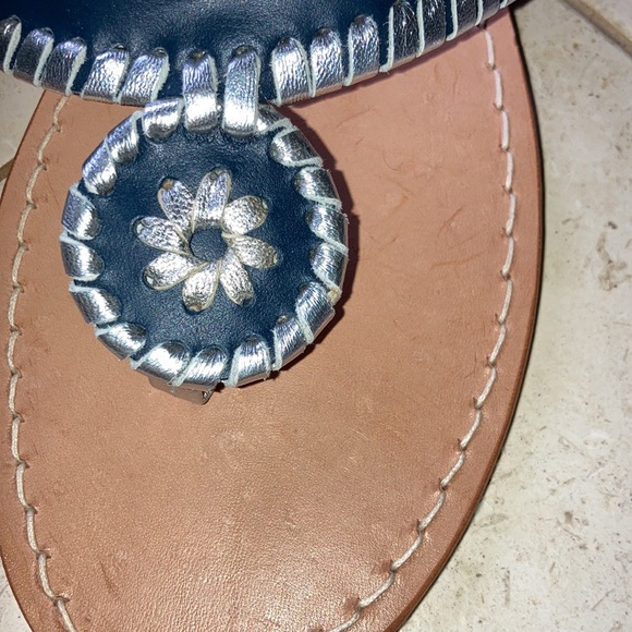EUC Jack Rogers thong sandals navy and silver size 8 - Picture 2 of 10